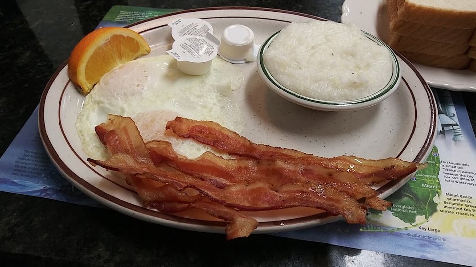 Overeasy Eggs with Bacon and Grits
